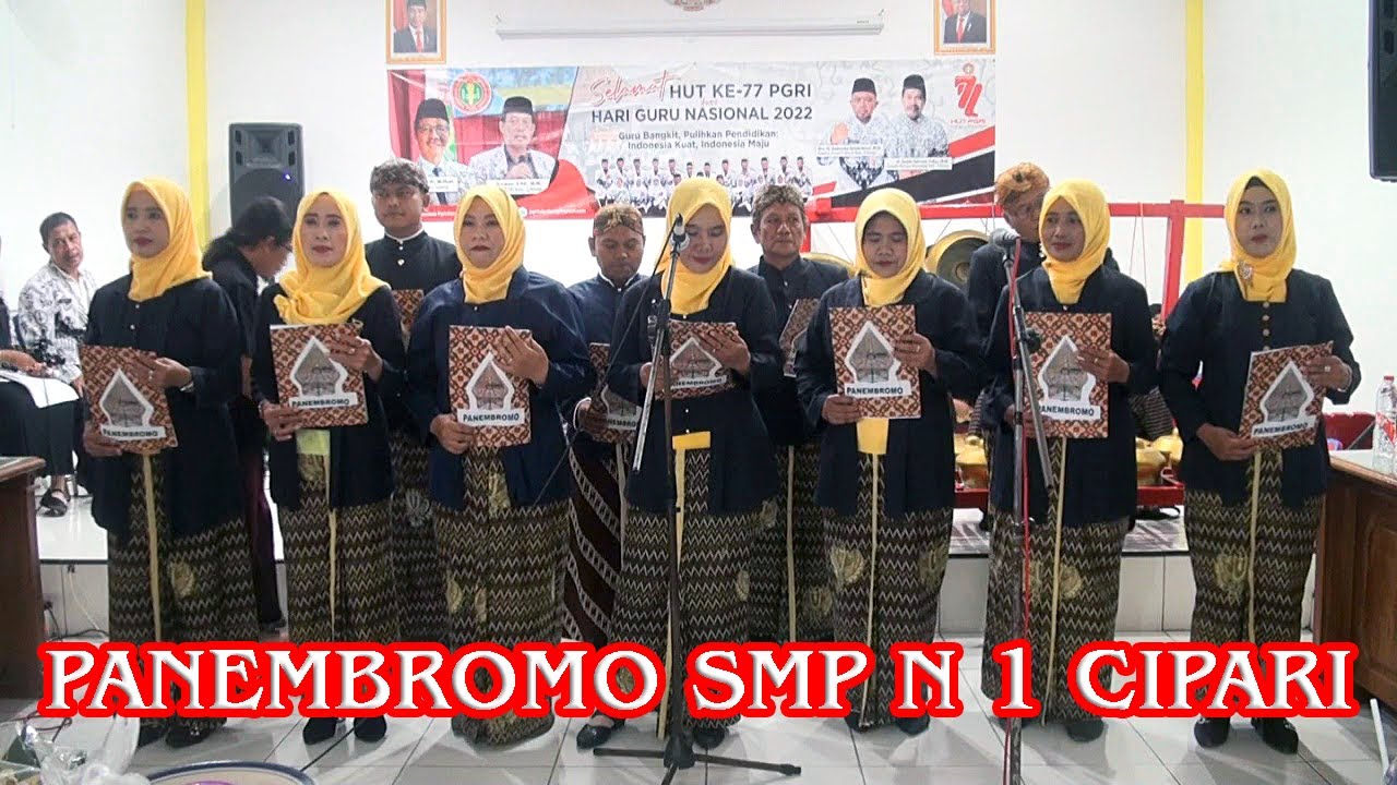 Pentas Panembromo Karawitan SMP N 1 Cipari saat HUT PGRI Ke 77 dan Hari Guru Nasional