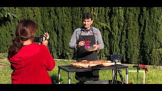 Cochinillo a la Parrilla Asado durante 4 Horas. El Lechón más tierno con la Piel más Crocante