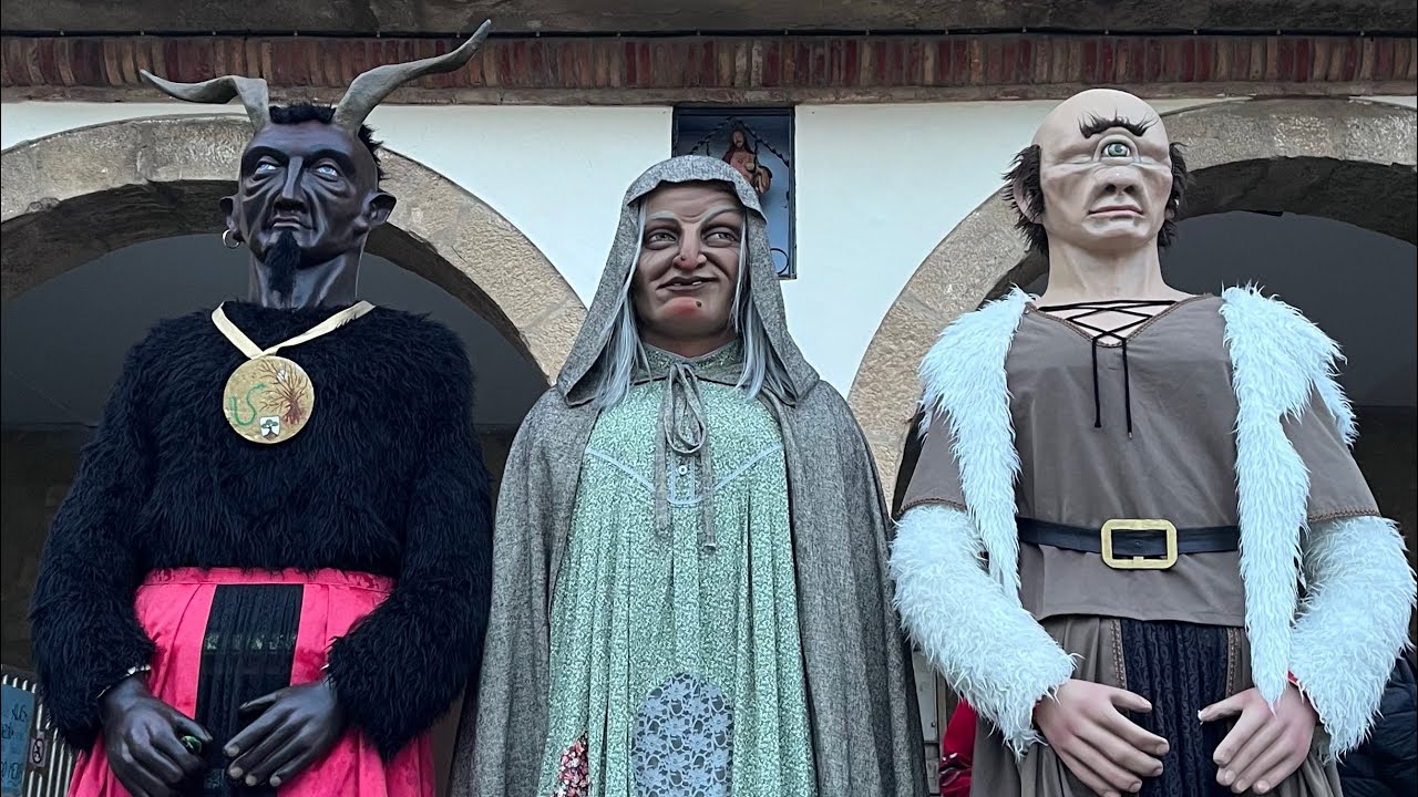 Presentación de Sorgina-ren Aurkezpena | Comparsa de Gigantes y Cabezudos de Larraga
