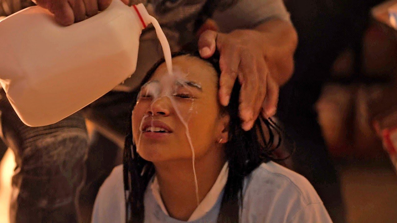 افسر پلیس به خاطر رنگ پوستش تحقیرش میکنه و نمیدونه که ...