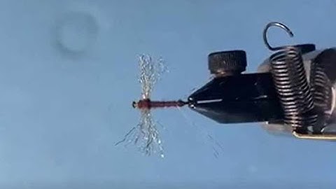 ORVIS: Tom Rosenbauer Ties a Rusty Spinner