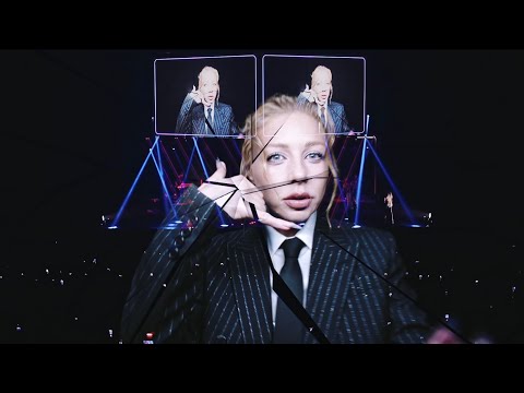 Максимдегі жалаңаш Тина Карол