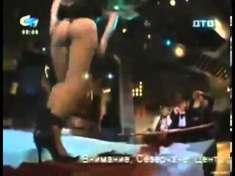 Vidéo: Chekhova En Bikini Est Apparue Devant Le Public à Quatre Pattes