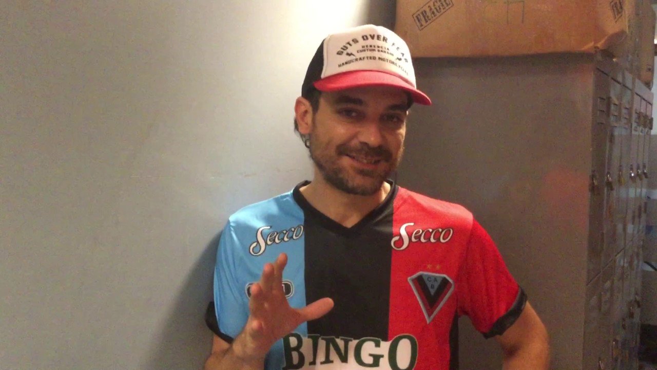 Pedro Alfonso ya sabe qué le va a pedir a Papá Noel bailando lyrics english