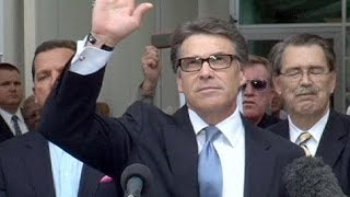 Indicted Texas governor turns himself in