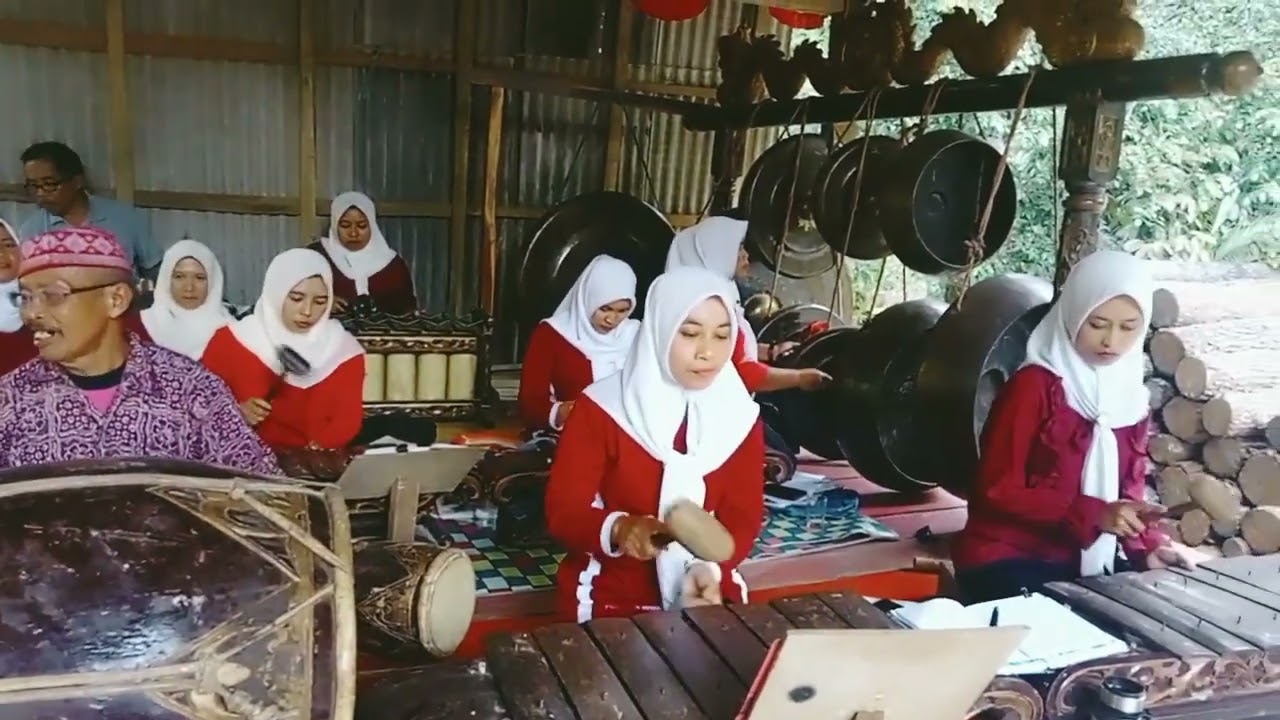 GUBUK ASMORO ~karawitan PKK Mustiko Laras edisi kemerdekaan