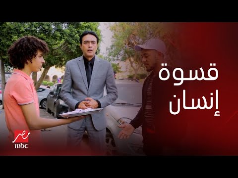 الصدمة رجل يقسو بعنف على بائع صغير في السن في الشارع شاهد رد فعل المصريين