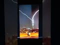 صاعقة كبرى تضرب برج الساعة في مكة المكرمة حالا سبحانك ربي مشهد يحبس الأنفاس