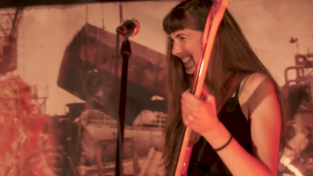 Watch La dame Ovale - Solitude (Live) on YouTube Watch La dame Ovale - Solitude (Live) on YouTube