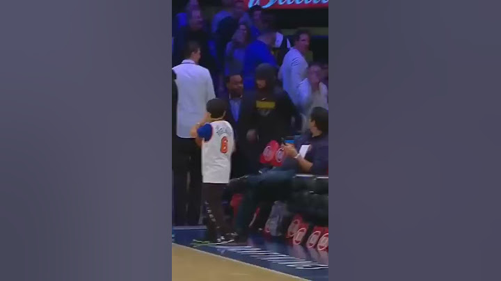 Fan Has Amazing Reaction to Hi-Fiving Stephen Curry | #shorts