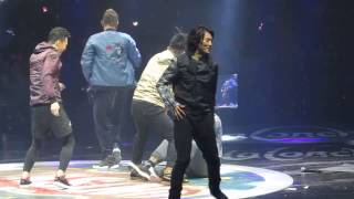 20140828 古惑5子友情Summer Pop Concert 鄭伊健舉起陳小春,小春鬆㬹Laughing下巴