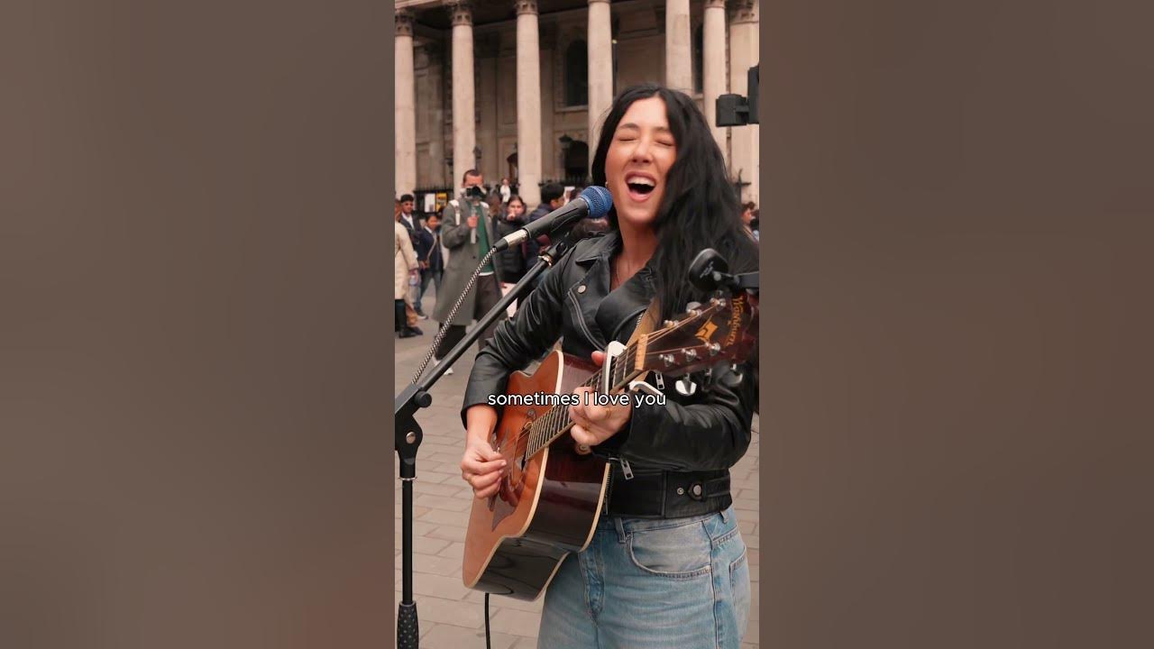 I keep on falling....   #aliciakeys #streetperformer #fallin #busking #london #singer