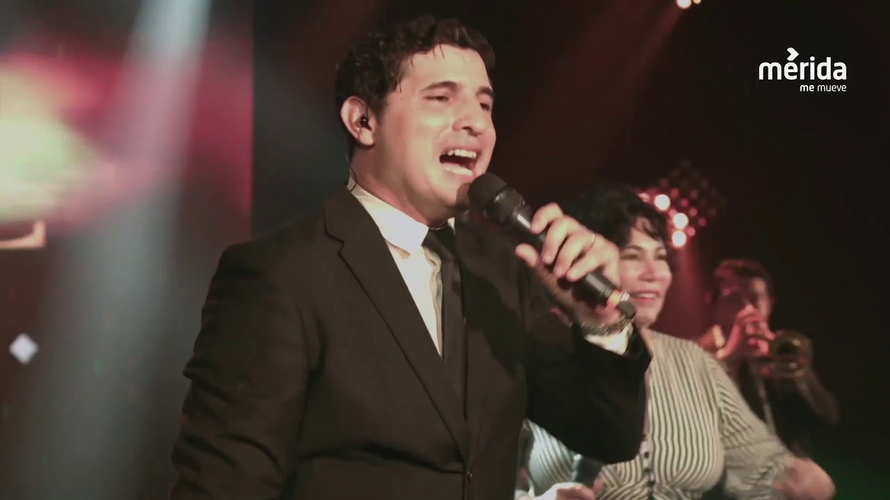 Bailando y Gozando la Música Tropical Con Banda Ysrael