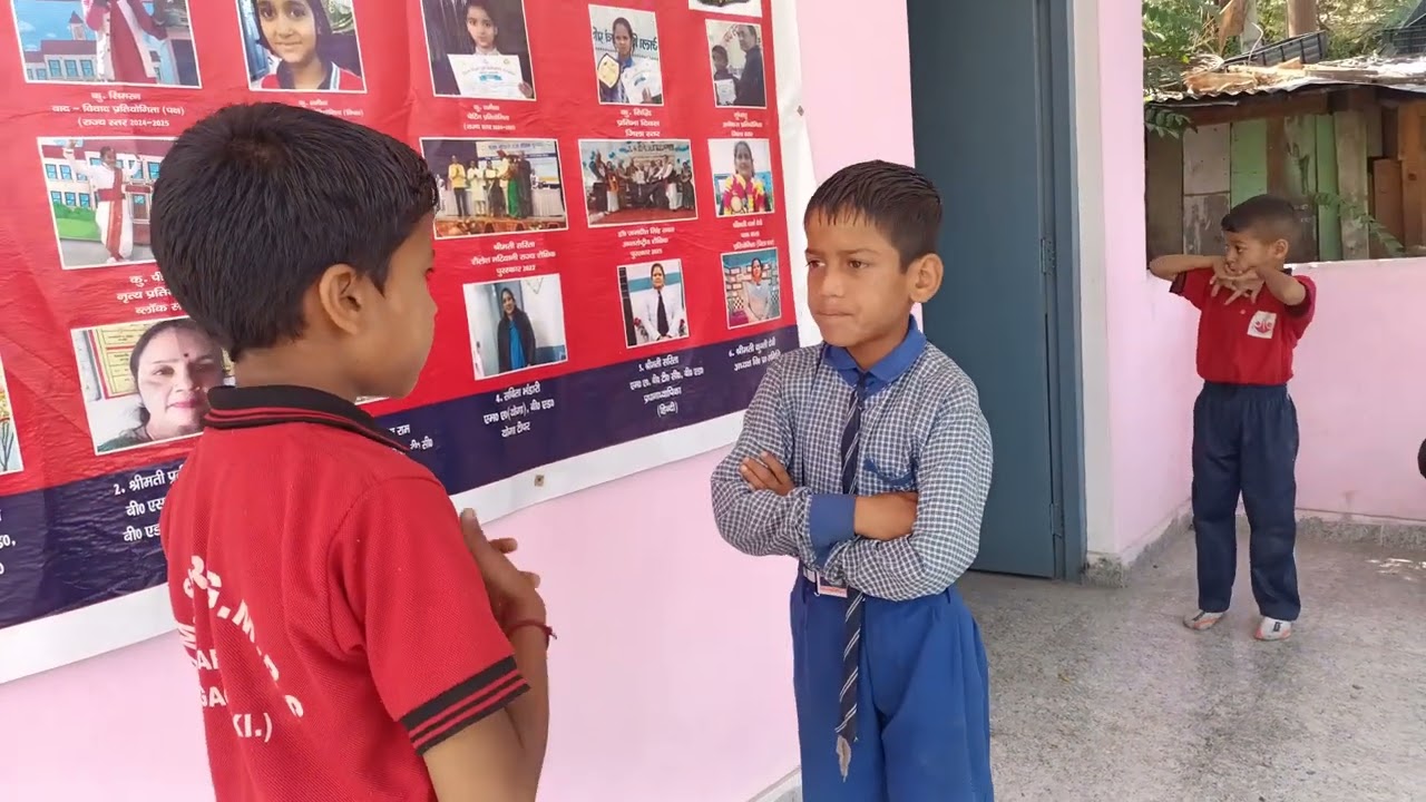 विकास खंड - मोरी क्षेत्र की स्थानीय भाषा में छात्रों के द्वारा अपना परिचय देते हुए।