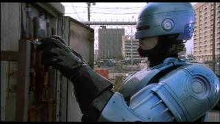 Robocop electrocutes himself