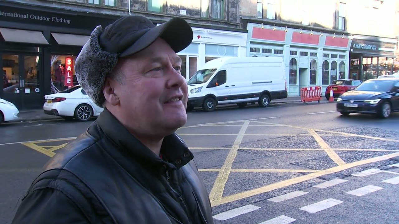 Retail sales drop over Christmas as shoppers cut back on spending | 5 News