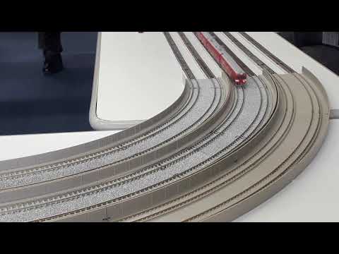 浪速レールクラブ運転会で鉄道模型の走行シーン⑪（2020年12月19日土曜日）携帯電話で撮影（走行している車両は、321系と南海50000系Peachラッピングとリゾート21と近鉄2680系です。）