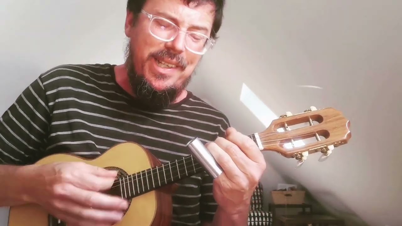 Walkin' Blues (Robert Johnson) - on Brazilian cavaquinho