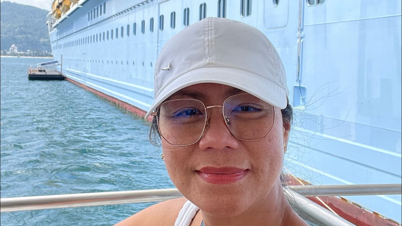 Tender boat back to ship