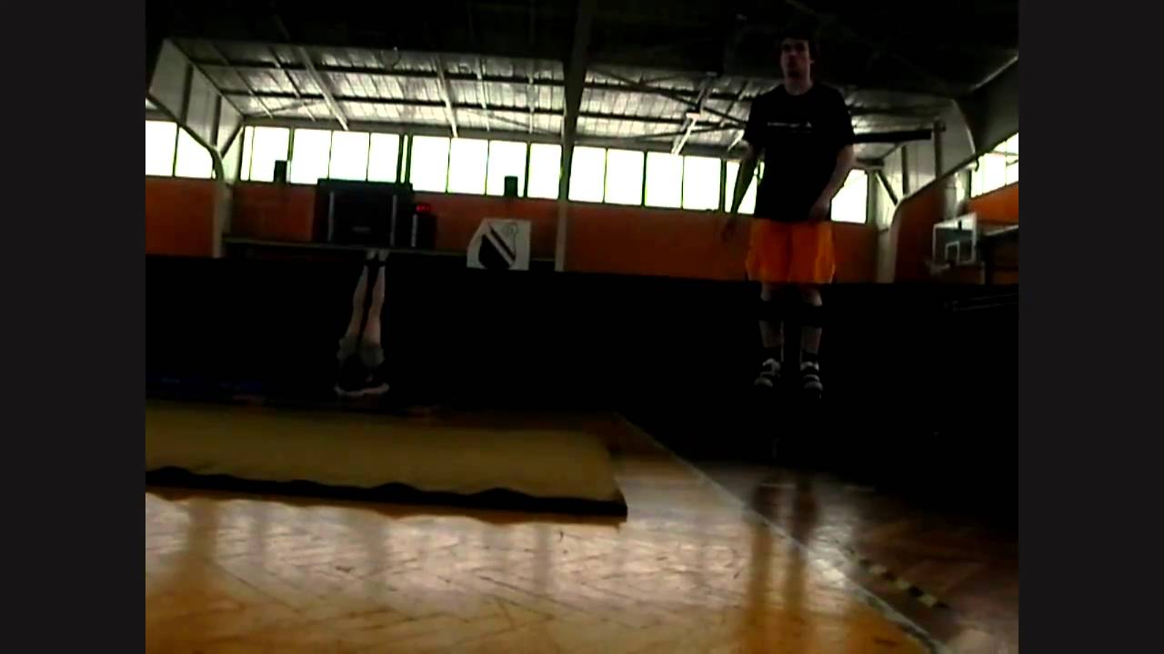 Poweriser - skaczące buty - frontflip slow motion