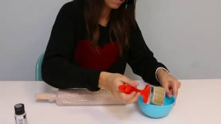 Paint your walls with a rolling pin and bubble wrap!