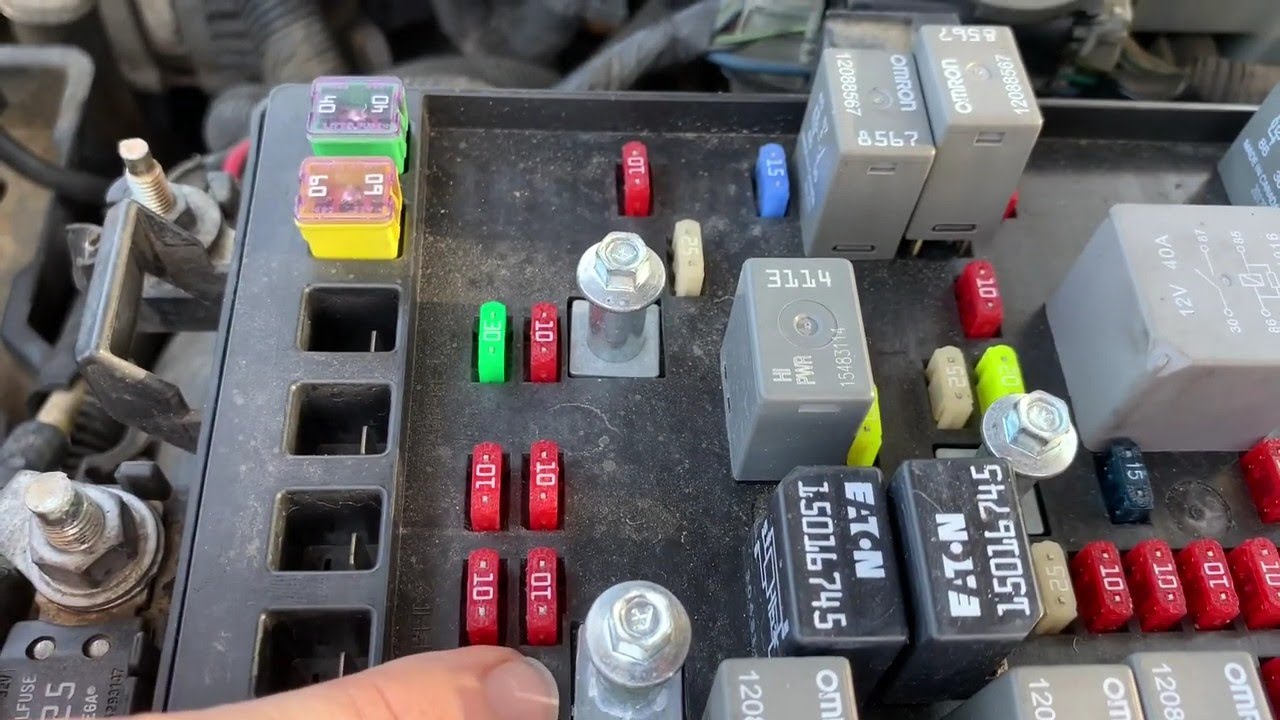 20022009 Chevrolet Trailblazer Headlight Fuse & Relay Location YouTube