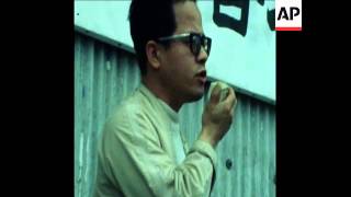 SYND 8 5 75 RAIL STRIKE SCENES IN JAPAN