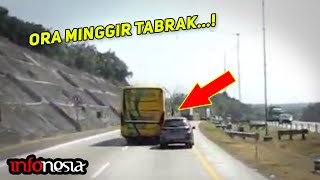 NGERIIII..! BUS Ugal-Ugalan Sikat Apapun Yang Menghalanginya