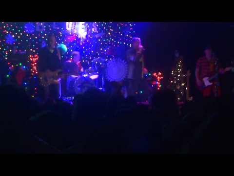 The Vandals - I Don't Believe in Santa Claus