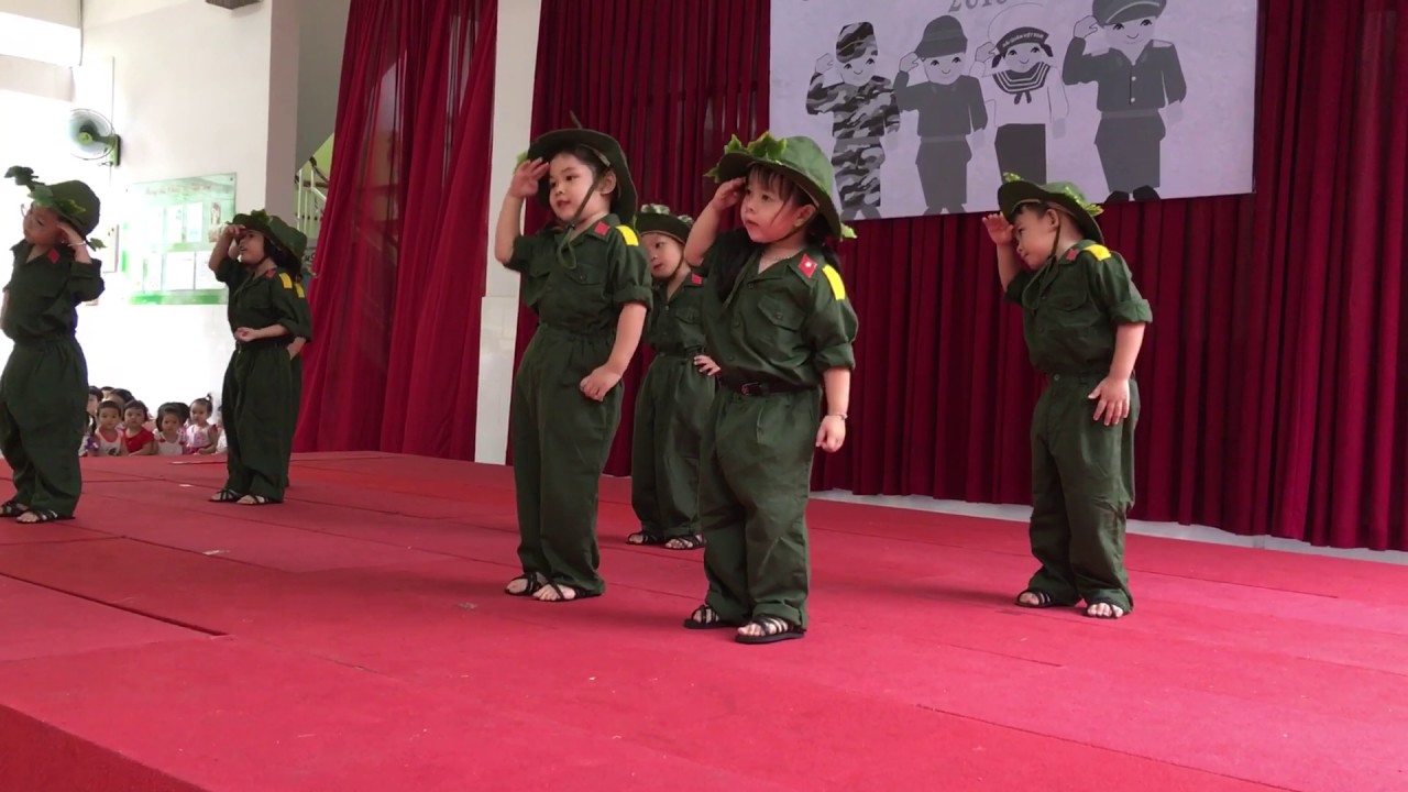 Bé múa em muốn làm chú bộ đội - youtube