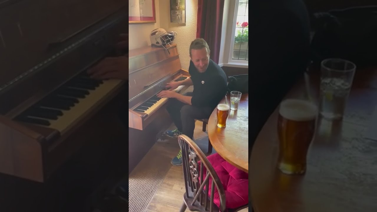 NEW CHRIS MARTIN VIDEO PLAYING A SKY FULL OF STARS