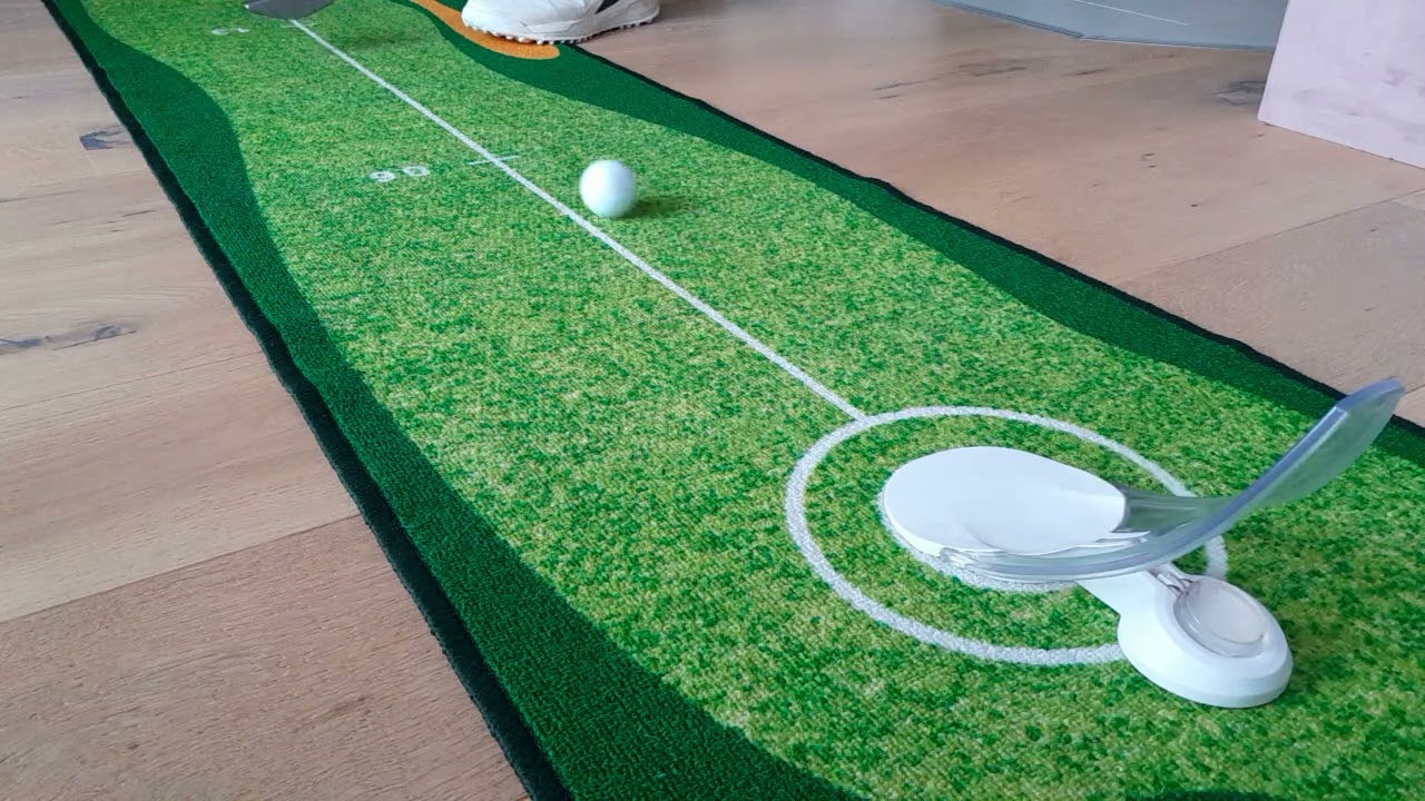 Der perfekte Golf Putt Trainer für das Wohnzimmer