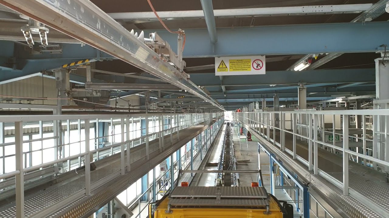 Deckenstromschiene (200 m) schwenkt aus dem Gleis - ICE Werk Hamburg
