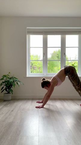 Handstand splits #handstandhold #yoga #movement