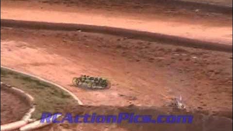 2008 IFMAR 1/8 Buggy Warmups @ THE FARM - Few laps with Mark Pavidis