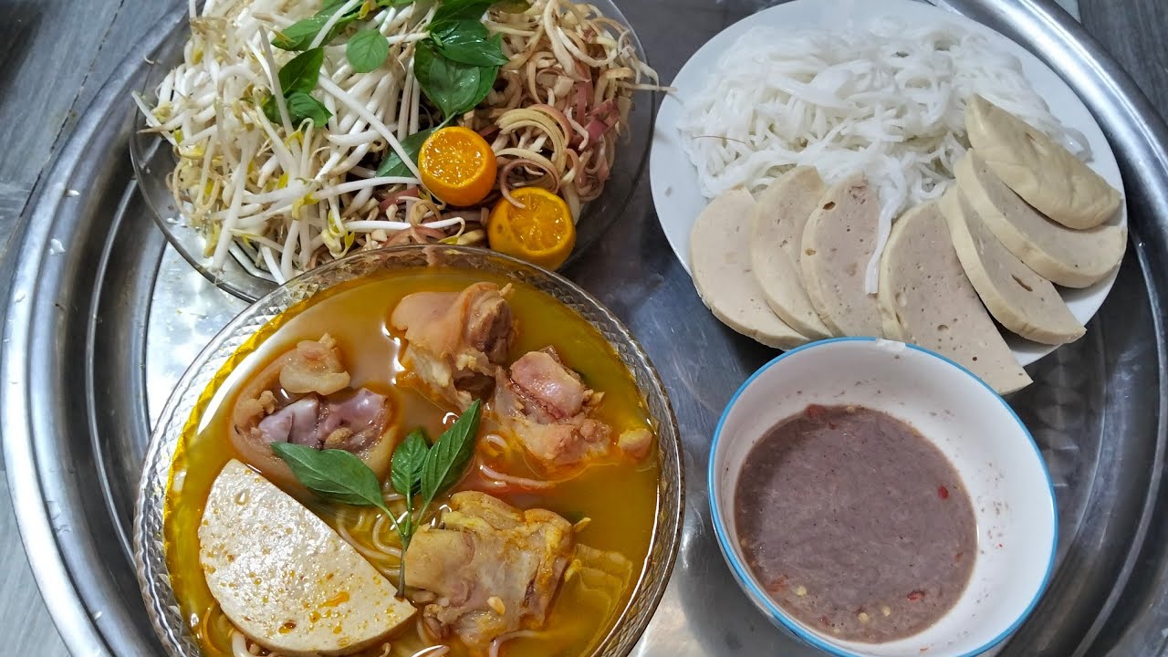 Buổi Trưa Cùng Mình Vào Bếp Nấu Bún Riêu Giò Heo Rất Đậm Vị Thơm Ngon #buacomquenha 