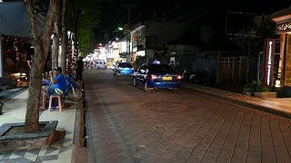 Street atmosphere with some workers hammering Sound effect
Please let me know what kind of sound effects you want and Ill try to consider them :) Street atmosphere with some workers hammering Sound effect