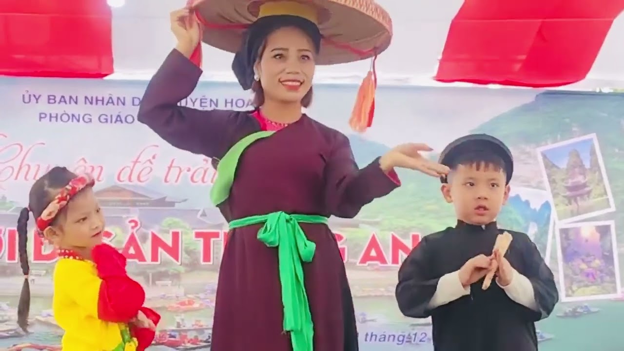 Trình diễn Bộ áo tứ thân