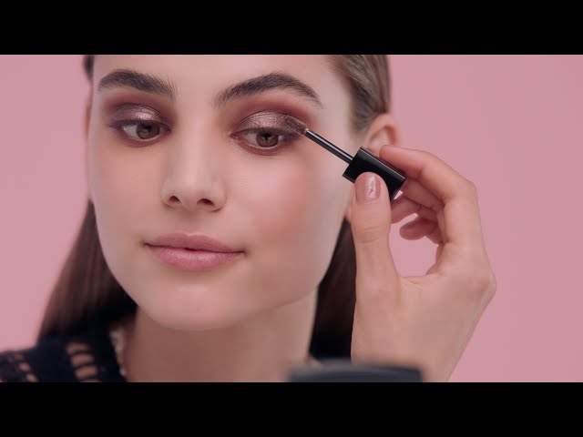 Create a Hypnotic Eye Makeup with the SPRING-SUMMER 2020