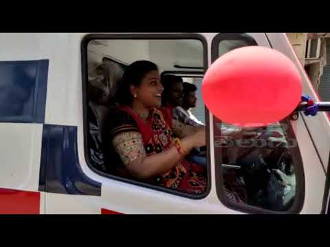 అంబులెన్స్ డ్రైవర్ గా నగరి ఎమ్మెల్యే రోజా | Nagari MLA and Actress Roja as ambulance driver