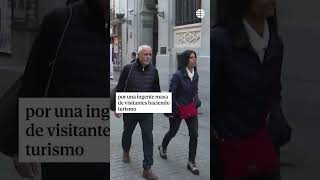 La marabunta de turistas en el centro de Madrid por el Puente de la Constitución #Madrid #Puente