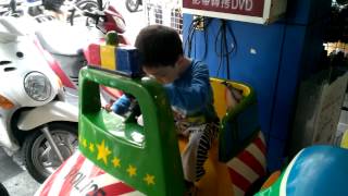 1021004 坐玩具車