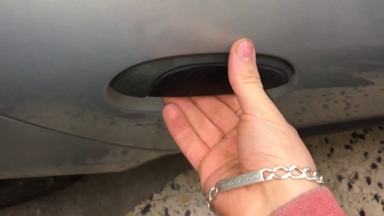 Remplacer Le Moteur De Centralisation Verrouillage De Porte Renault Clio 2 Youtube