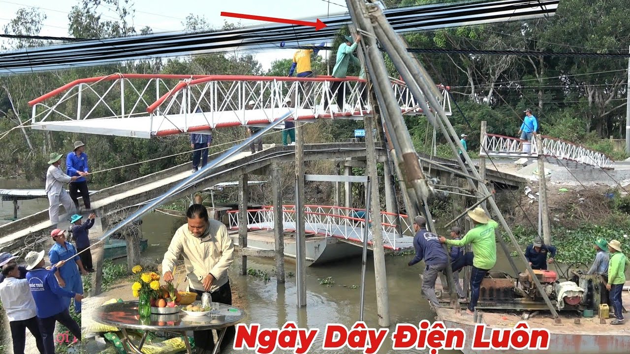 Quá Khó Cho Đội Từ Thiện. Ráp Cầu Dài Hơn 30 Mét.Vướng Phải Dây Điện, Vô Cùng Nguy Hiểm. 