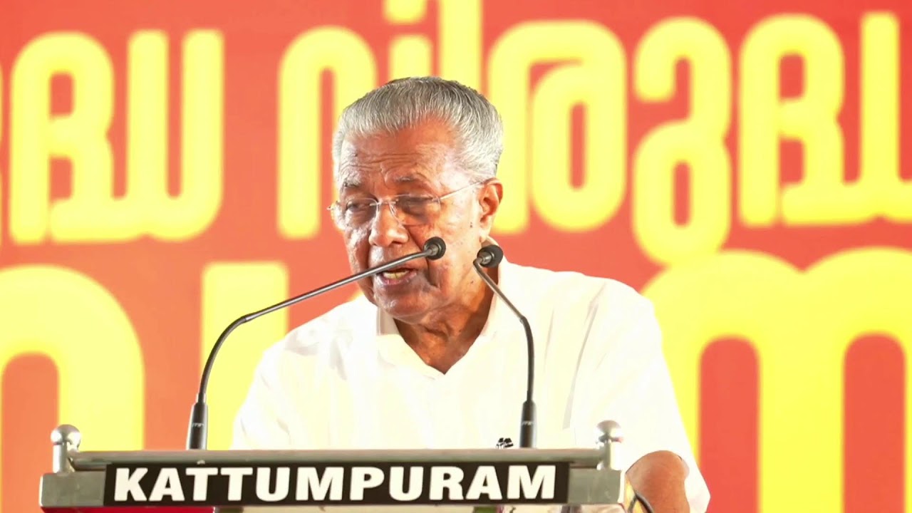 എറണാകുളത്ത് നടക്കുന്ന യുദ്ധവിരുദ്ധ സമാധാന റാലിയിൽ സംസാരിക്കുന്നു