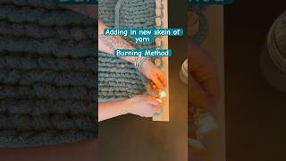 Adding new yarn to Chunky Knit Blanket: Burn Method