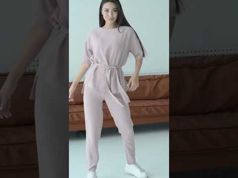 Легкий літній костюм прогулянковий жіночий фрезовий брючний костюм на літо комплект блуза та штани з поясом костюм батал, відео 3