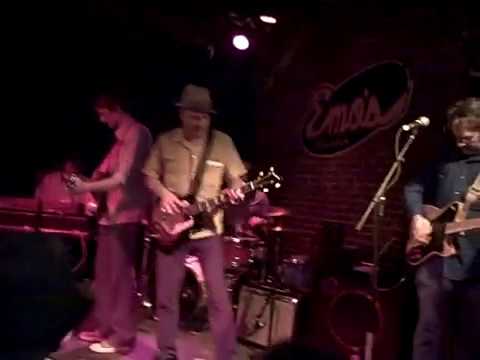 Regardez Kelley Stoltz "Wave Goodbye" LIVE at Emo's (3.27.08). sur YouTube Regardez Kelley Stoltz "Wave Goodbye" LIVE at Emo's (3.27.08). sur YouTube