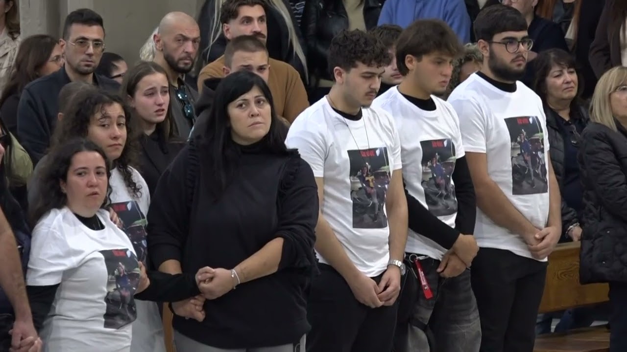 Bari, ultimo saluto ad Alessandro tra rombi di motori e commozione