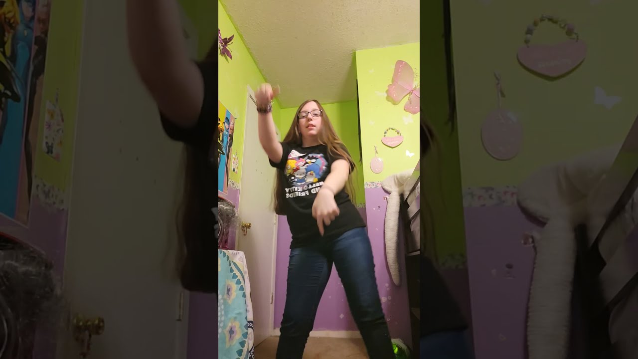 I ATE THAT UP Yes Queen Show Off Those Moves Disney Descendants Buttons9474
